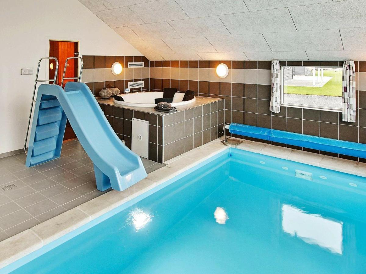 12 Person Holiday Home In Hasselberg Kappeln Ruang foto