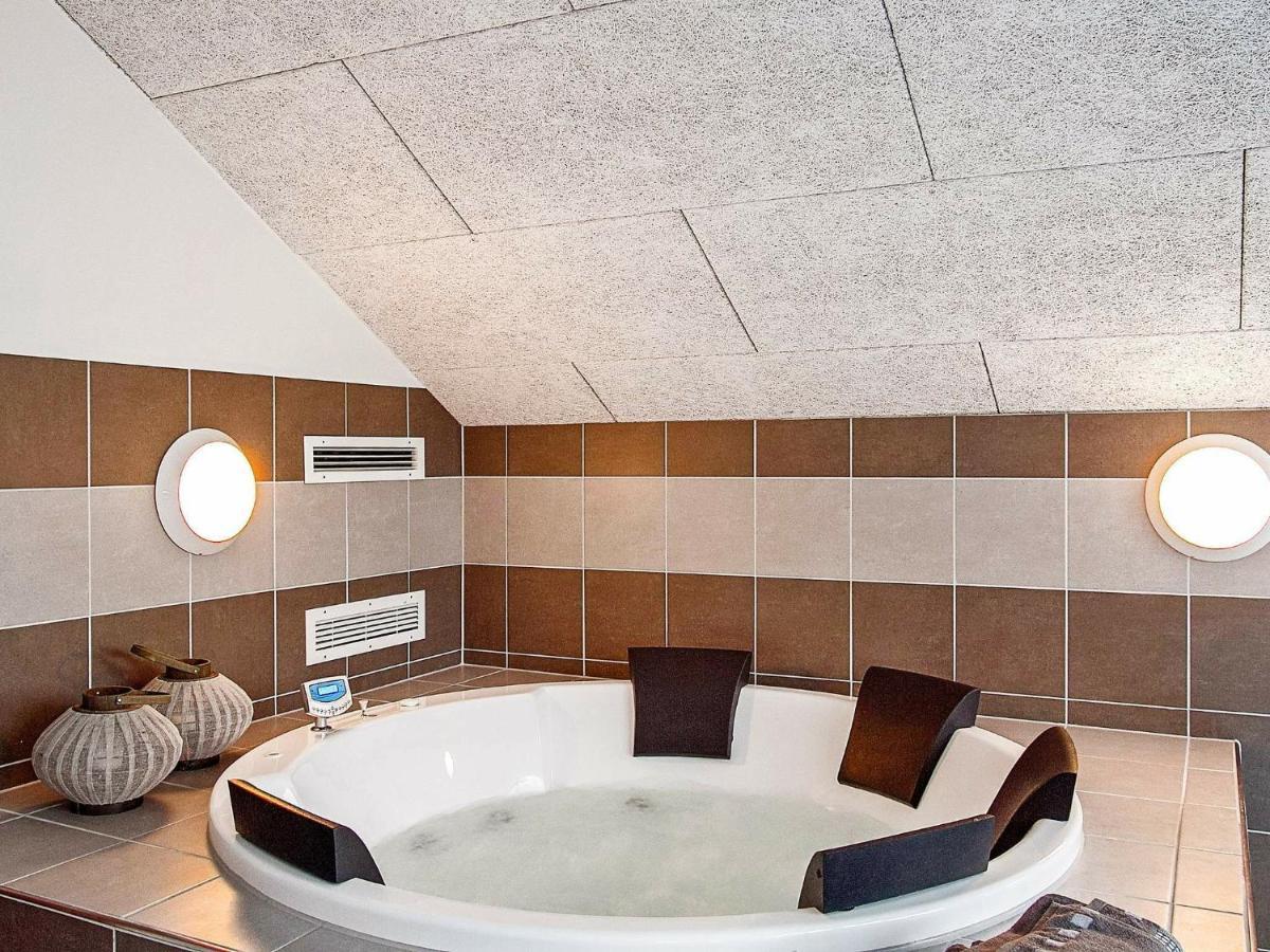 12 Person Holiday Home In Hasselberg Kappeln Ruang foto
